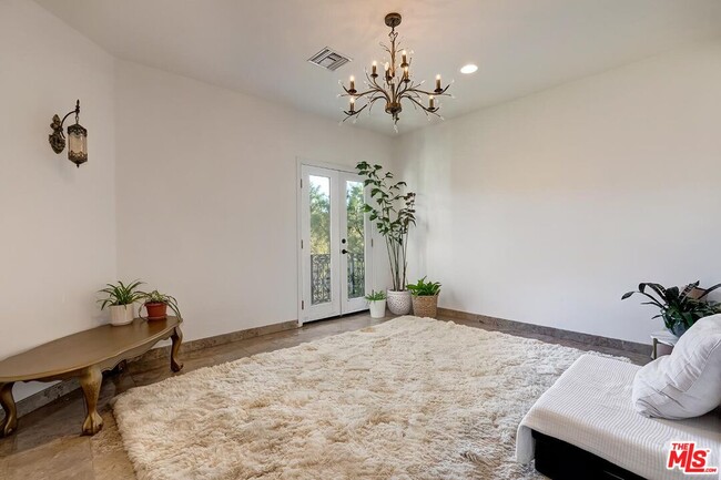 Building Photo - 10827 Pacific View Dr