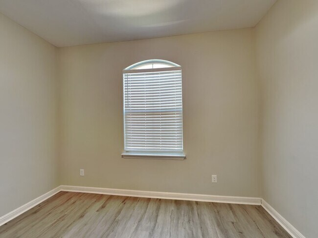 Building Photo - 9329 Belle River Trl