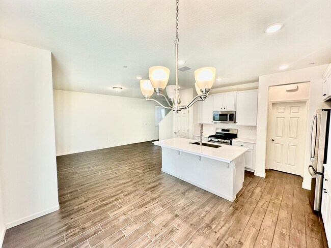 Building Photo - 6319 E Riesling Dr