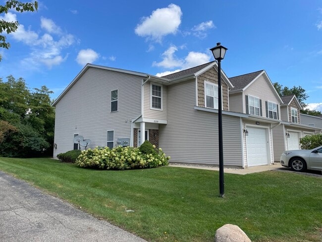 Building Photo - Charming 3-Bedroom End Unit Condo – Prime ...