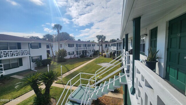 Building Photo - 1750 S Palmetto Ave