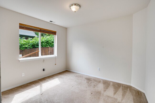 Building Photo - 9018 2nd Ave S, Seattle, WA 98108 $2,500 P...