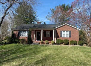 Building Photo - 405 Hemlock Dr SE