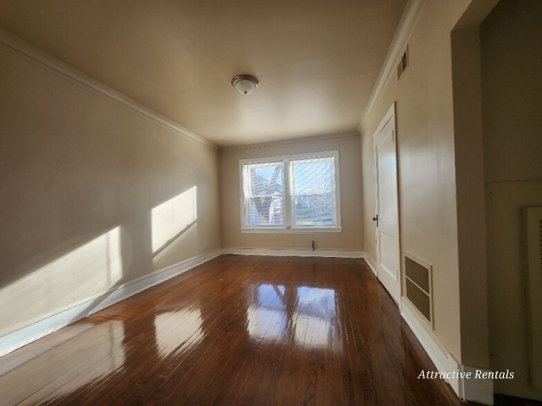 Primary Photo - 5942 W Fillmore St