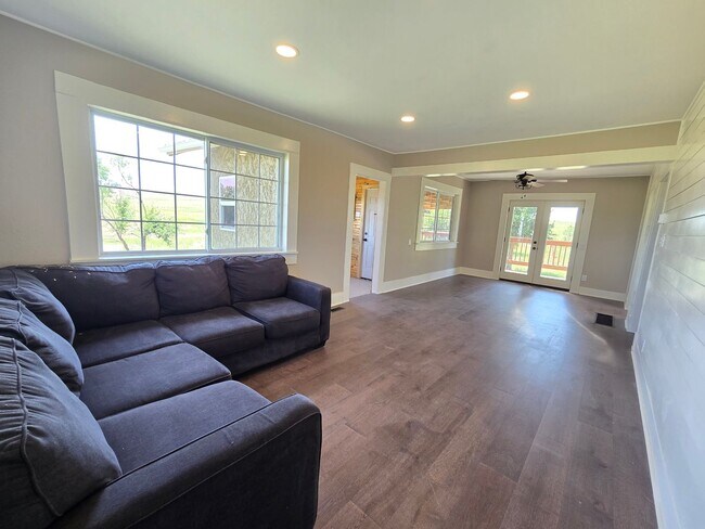Building Photo - 2 Bedroom Ranch home- HORSES ALLOWED