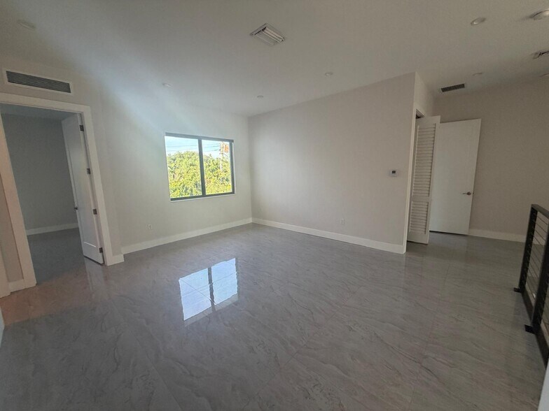 Building Photo - 6422 Coral Way