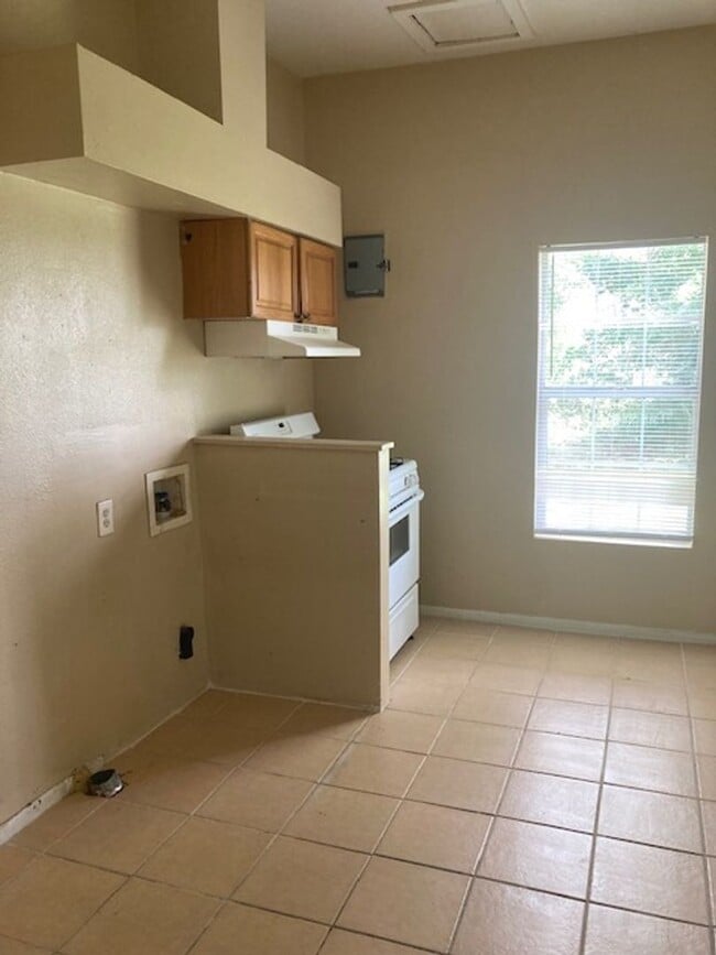 Building Photo - Gulfport 2 Bedroom