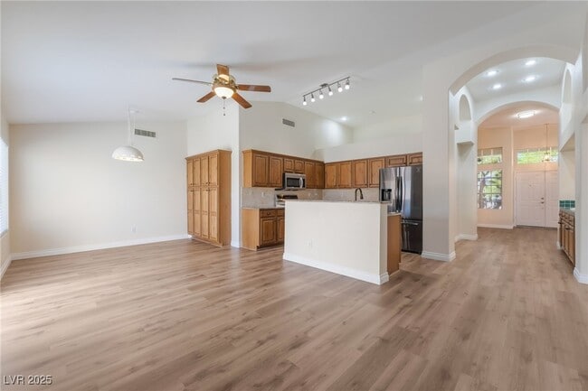 Building Photo - 8250 Fox Tail Way