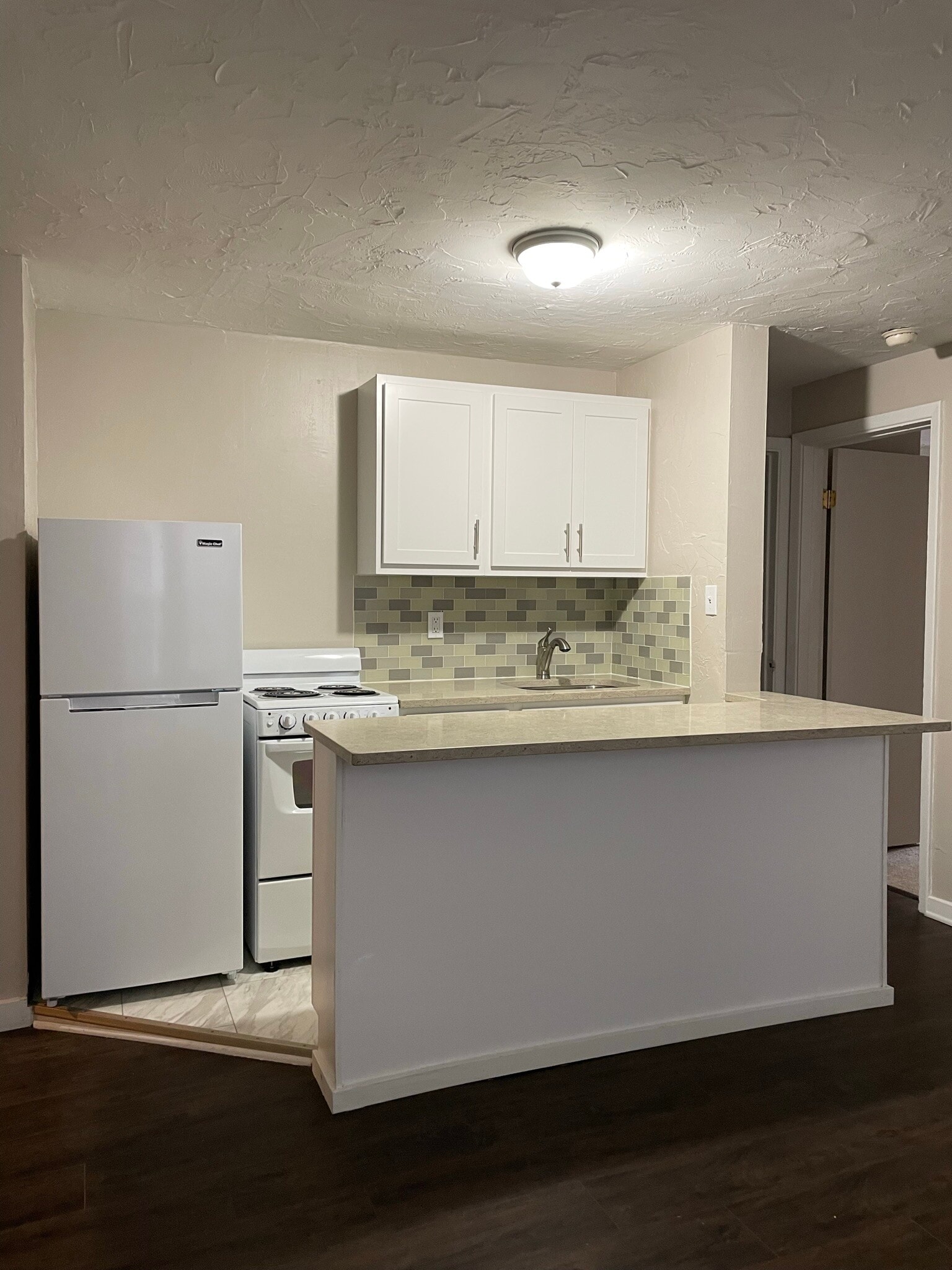 Building Photo - The Oaks