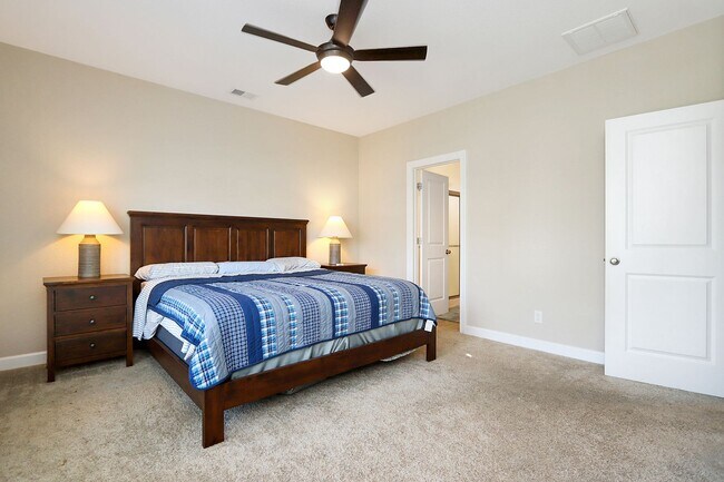 Building Photo - Low Maintenance Condo Living