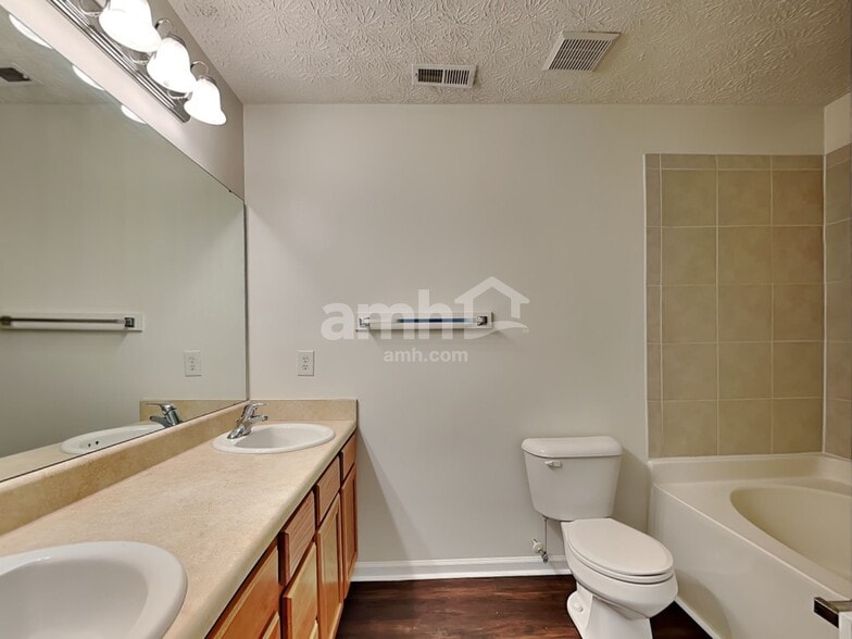 Building Photo - 3104 Forrestal Dr