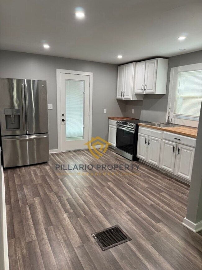 Building Photo - Fully Renovated 2-Bedroom Home Near Christian Park Available NOW!