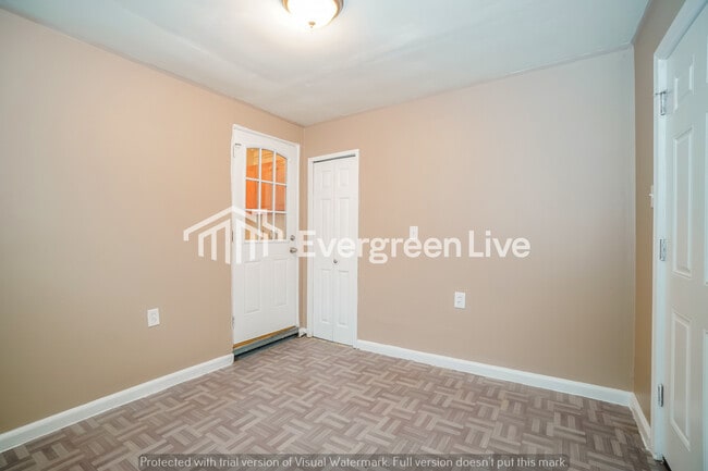 Building Photo - 2074 Woodland Ave