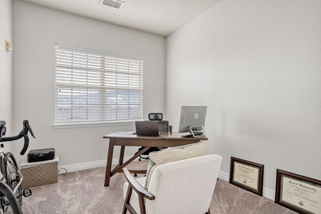 Building Photo - Beautiful Updated 2-bedroom Condo in highly desirable Mayfair-Lowry Location! 1-month free rent- ...