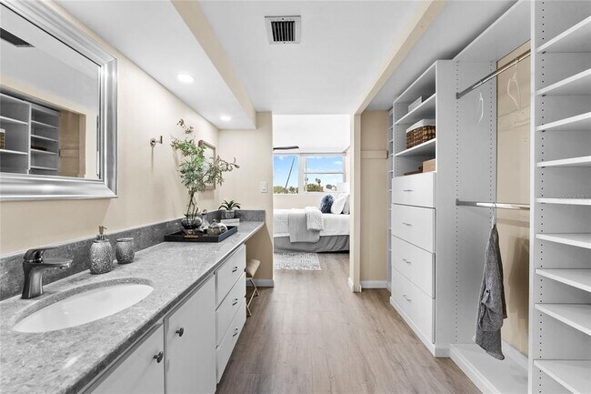Building Photo - 450 Treasure Island Causeway
