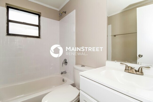Building Photo - 3 Bedroom Pet-Friendly Home in Longwood, F...