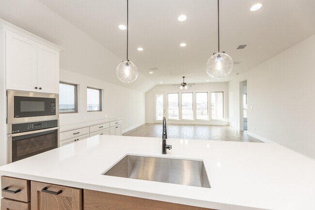 Building Photo - 2802 Sweet Honey Ln