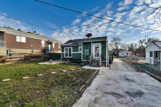 Building Photo - Beautiful Spacious Home in Sugarhouse!