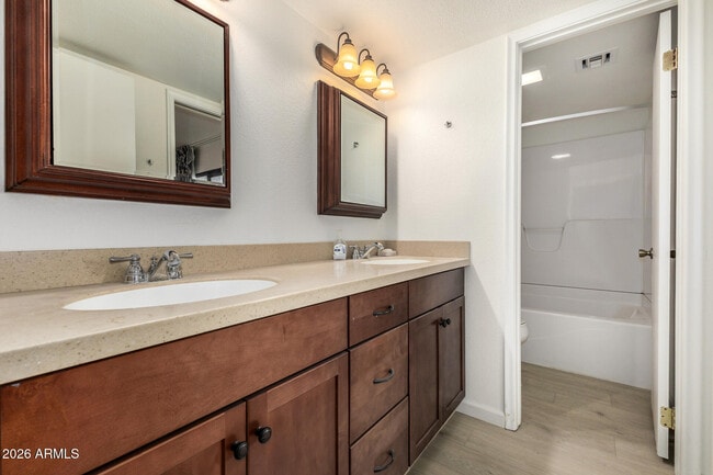 Building Photo - 886 W Galveston St