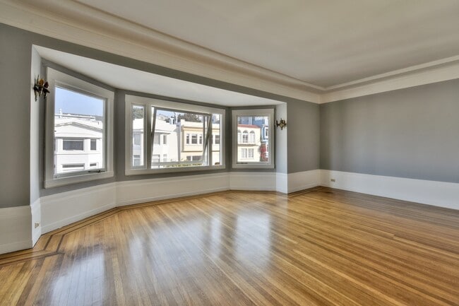 Building Photo - Baker Street 2753-55