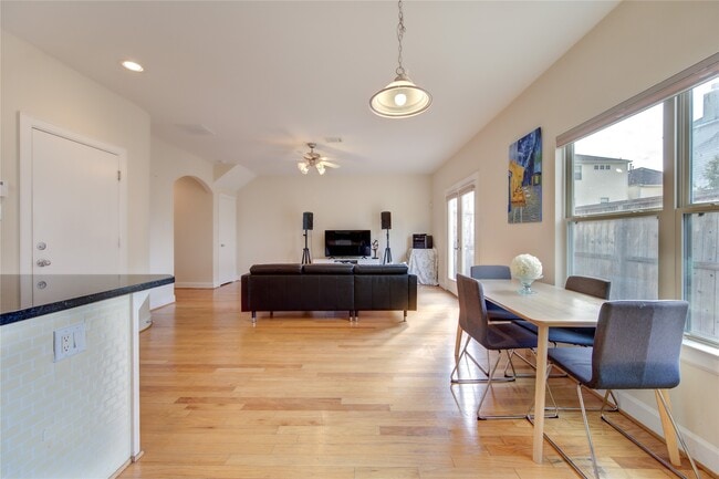 Building Photo - 3707 Main Poplar Dr