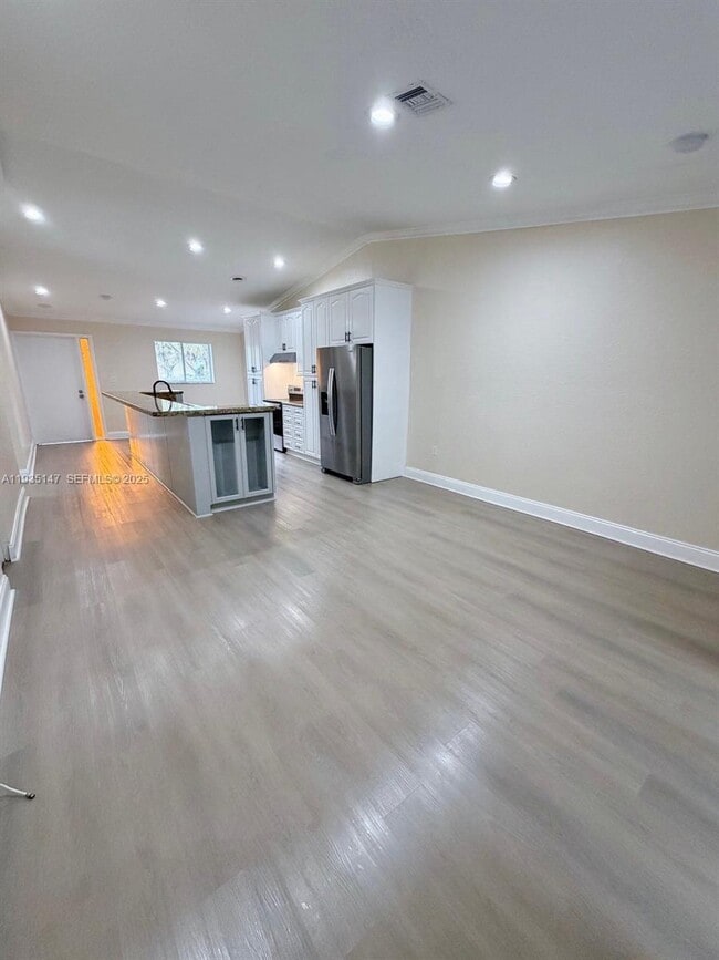 Building Photo - 10722 La Placida Dr