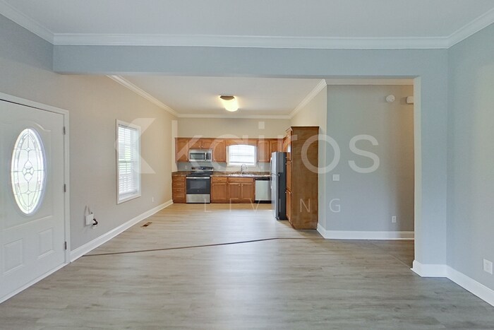 Building Photo - 603 Hudson Ave