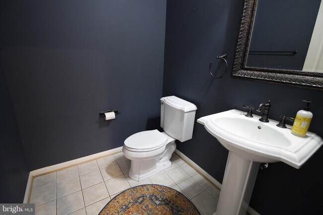 Building Photo - 5569 Jamisons Farm Dr