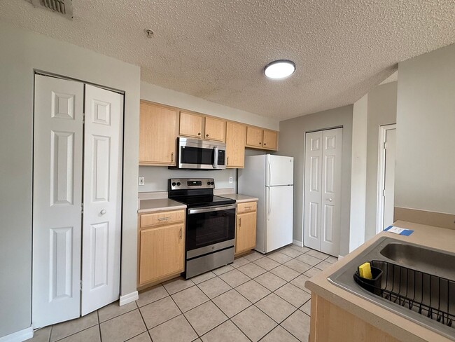 Building Photo - 10831 Windsor Walk Dr