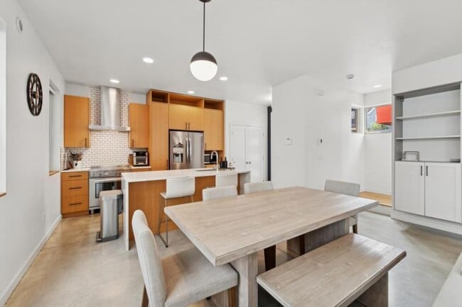 Building Photo - 3 bedroom in Seattle WA 98118