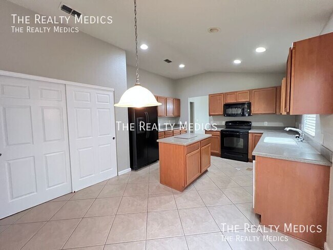 Building Photo - 4067 SW 46th Terrace