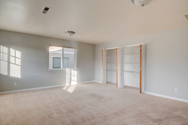 Building Photo - 5-Bedroom Home with Primary Bedroom on Main Floor