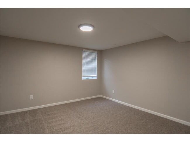 Building Photo - 6418 Knoll St