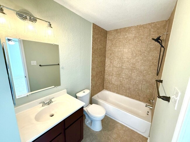 Building Photo - *COMING SOON* 2-Story 3 Bedroom / 2.5 Bath Duplex Near Ingram Park Mall!