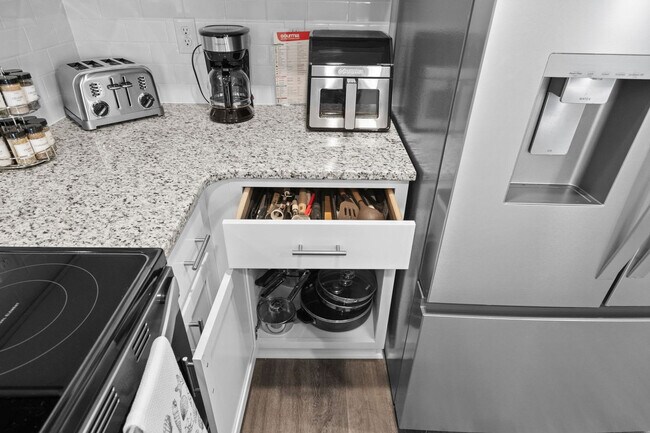 Building Photo - 2276A Essex Dr