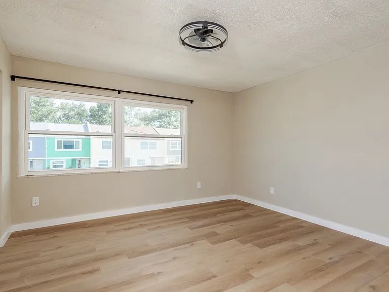 Building Photo - 2890 S Pines Dr