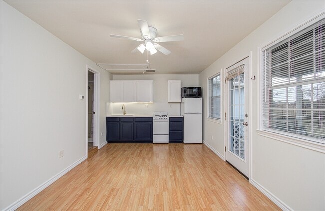Building Photo - 15510 Cypress Garden Dr