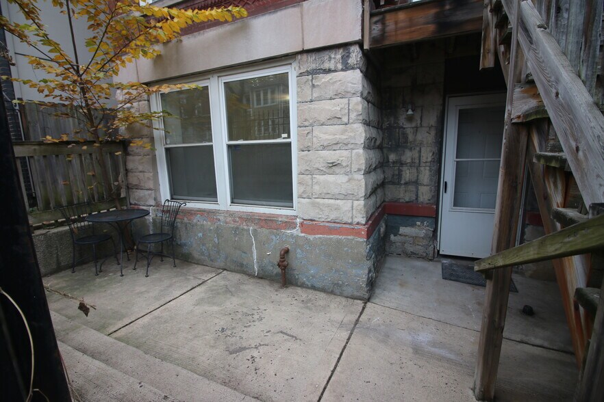 Building Photo - 1408 N Maplewood Ave
