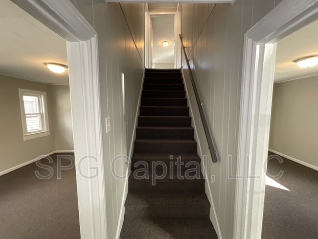 Building Photo - 21 S Washington St