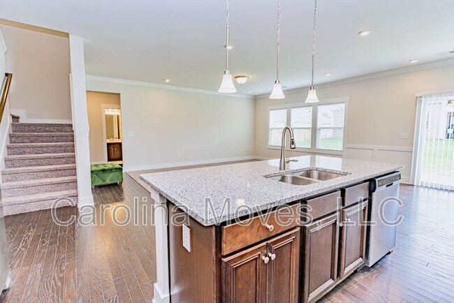 Building Photo - 14 Larson Dr