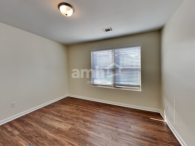 Building Photo - 1240 Faye Ct