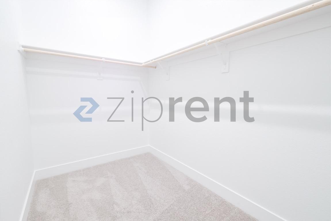 Building Photo - Unit