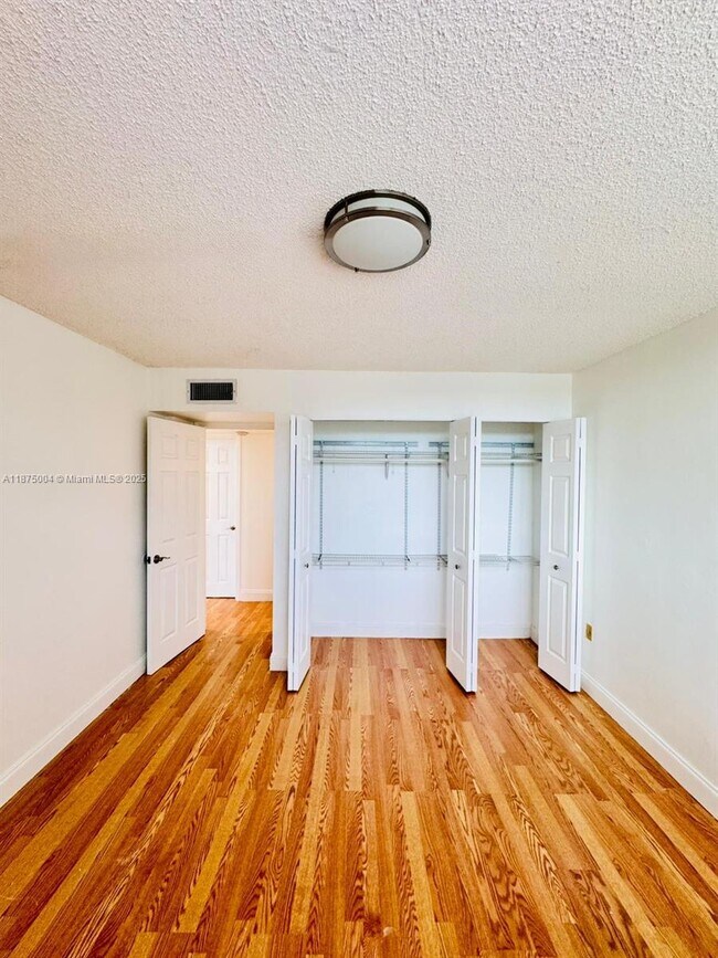 Building Photo - 870 NW 87th Ave