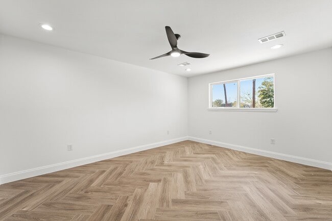 Building Photo - 10722 Lynbrook Dr