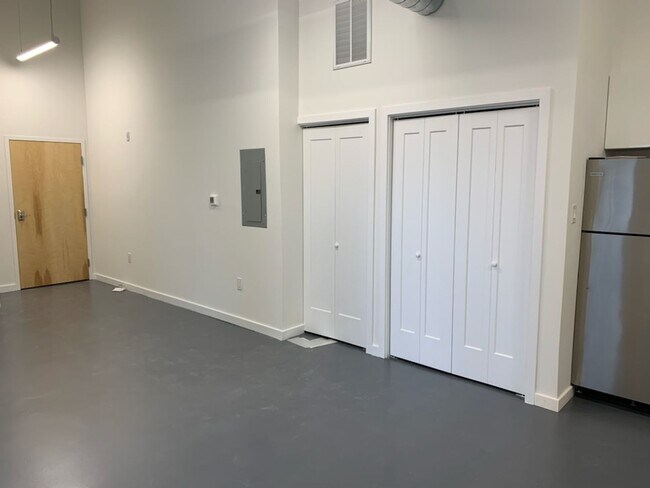 Building Photo - 1710 N 5th St