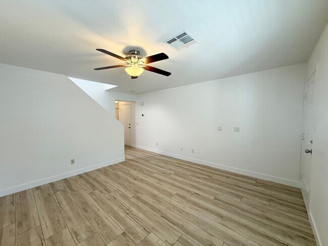 Building Photo - 2/BD 2.5/BA Home in Gated Community with Mountain Views & Premium Amenities!