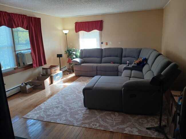 Building Photo - 187 Oakland Rd