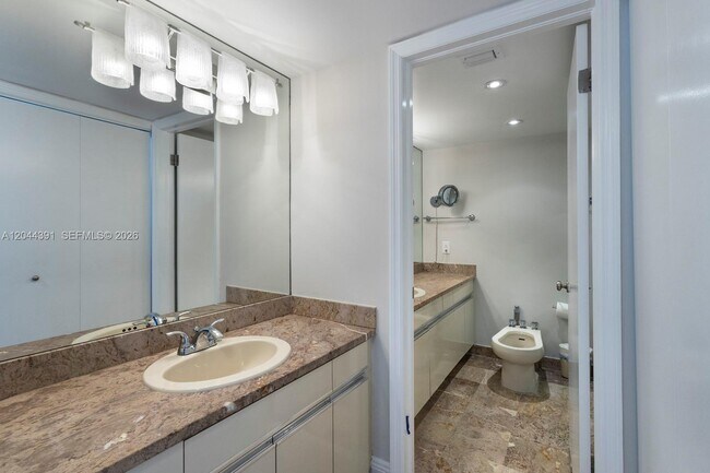 Building Photo - 1627 Brickell Ave