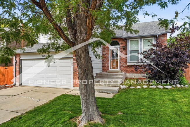 Building Photo - Spacious Home with Washer/Dryer and Central AC