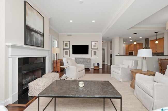 Building Photo - 2600 Highland Ave